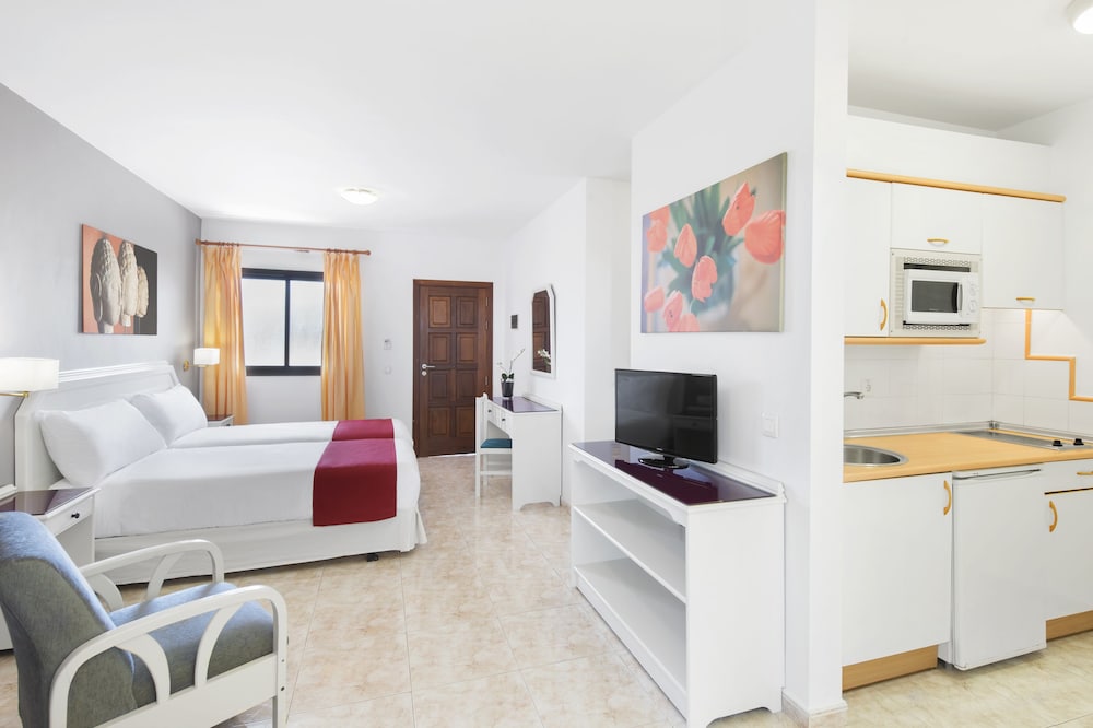 Estudio, Vista al Mar (2 Adultos y 1 Niño)