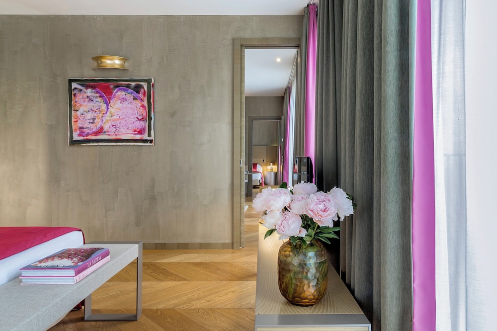 Presidential Suite thumbnail 5