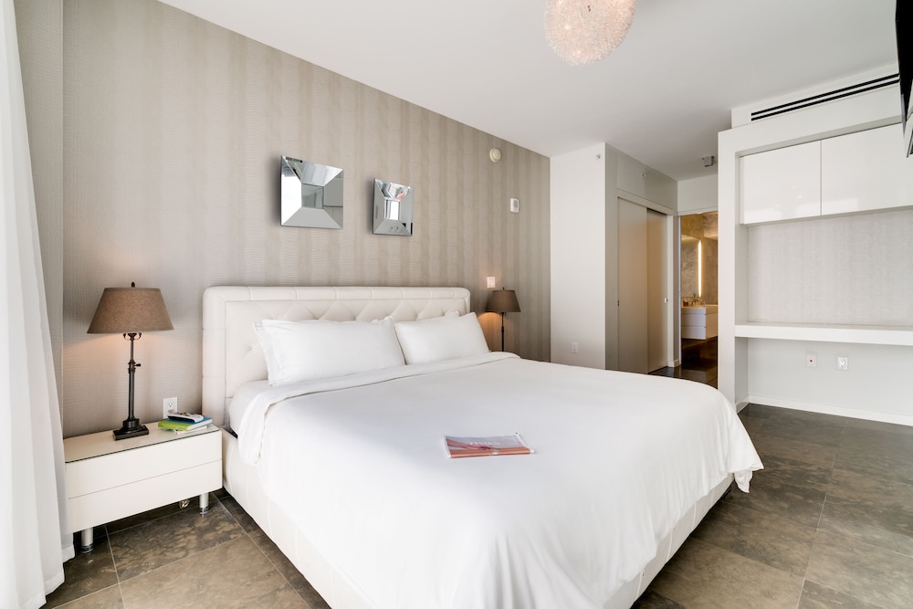 One Bedroom Suite - Photo 2