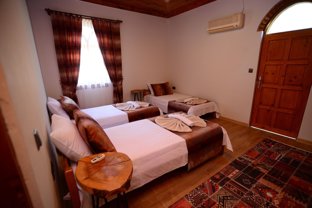 Triple Room, 1 Bedroom, Smoking, Mountain View photo 2