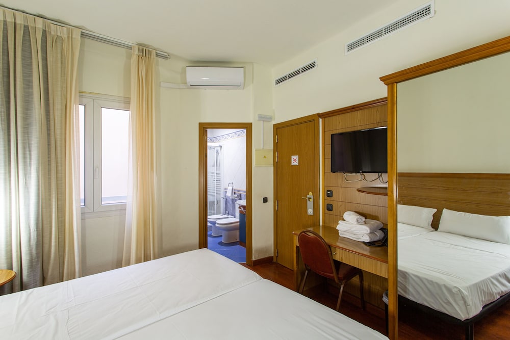 Double or Twin Room - Photo 16