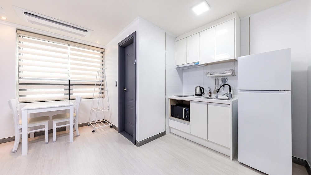 Basic Room, 1 Bedroom (204) - Photo 3