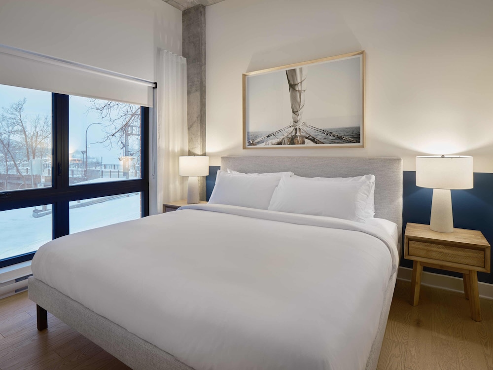 103 - One Bedroom Suite, King Bed and Marina View photo 1