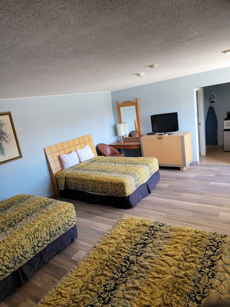 Room, Multiple Beds, Non Smoking - Photo 4