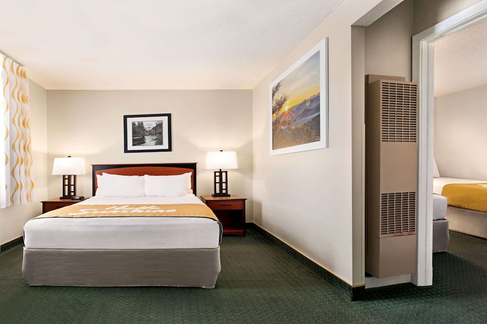 Suite, Multiple Beds, Non Smoking - Photo 1