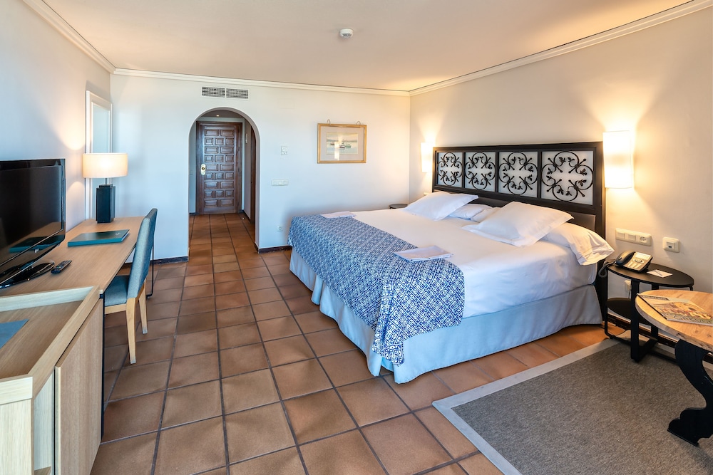 Standard Twin Room (3 adults)