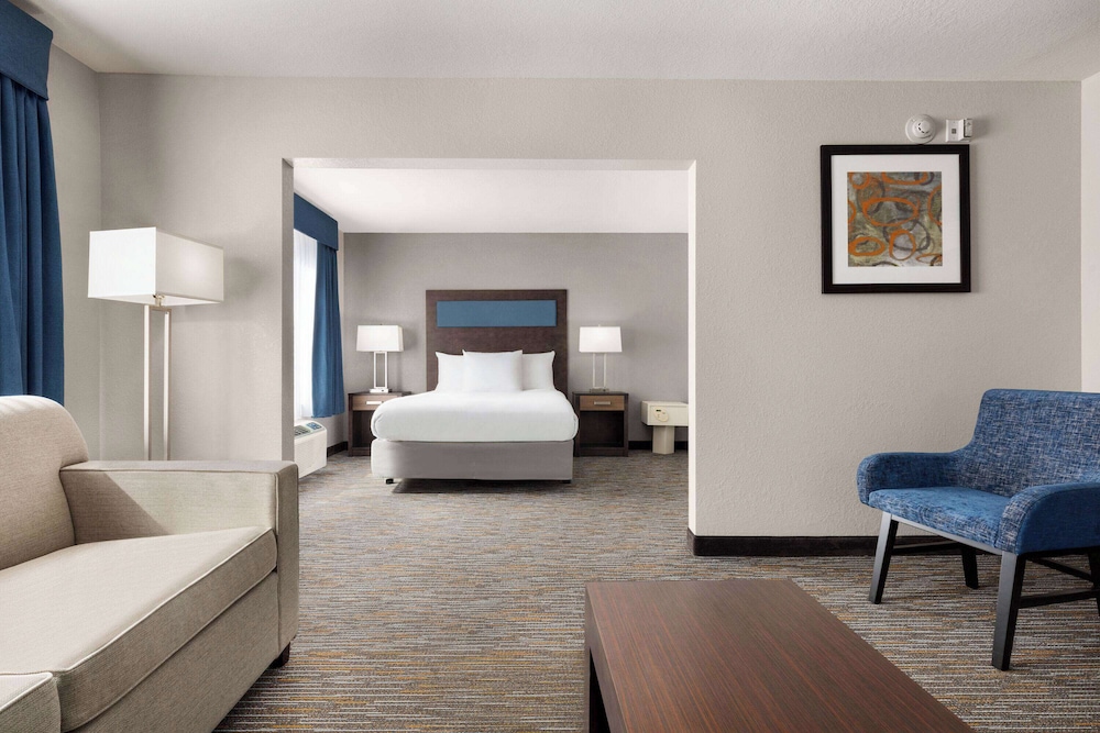 Studio Suite, 1 Queen Bed, Accessible, Non Smoking (Mobility) photo 1