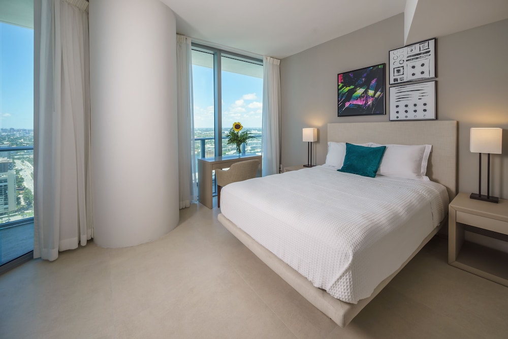 Deluxe Condo, 2 Bedrooms, Ocean View, Beachside