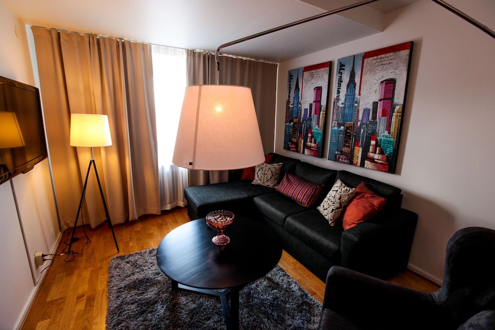 Deluxe Room, Non Smoking - Photo 9