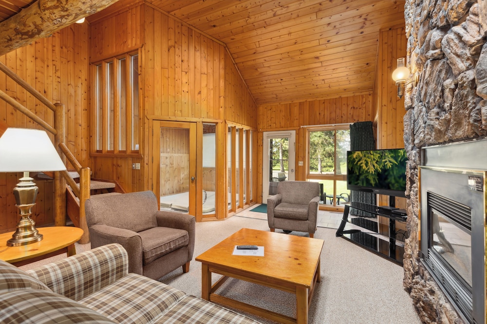 Family Cabin, 2 Bedrooms photo 2