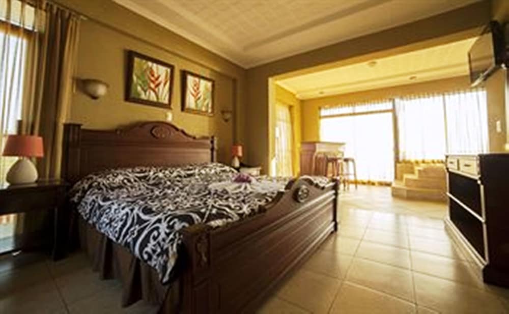 Deluxe Suite - Photo 2