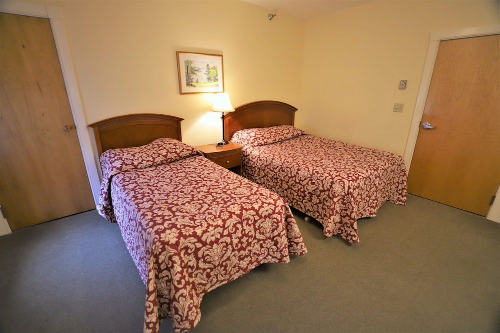 Traditional Room, 2 Twin Beds, Lake View Non A/C photo 1