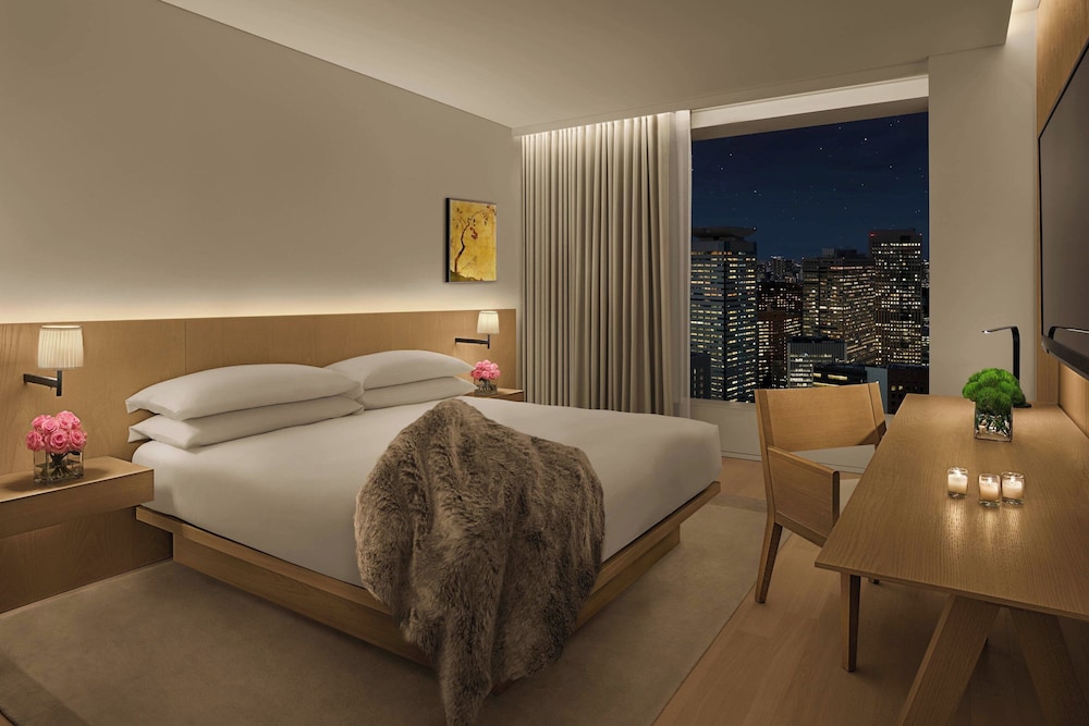 Suite, 1 King Bed, City View thumbnail 5