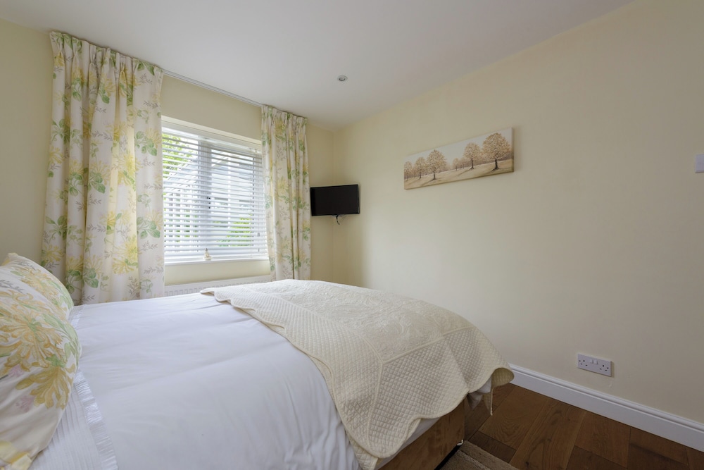 Double Room (The Honeysuckle Room) photo 2