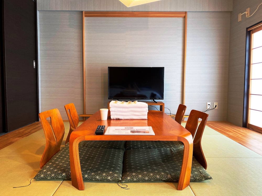 Quadruple Room - 502 thumbnail 5