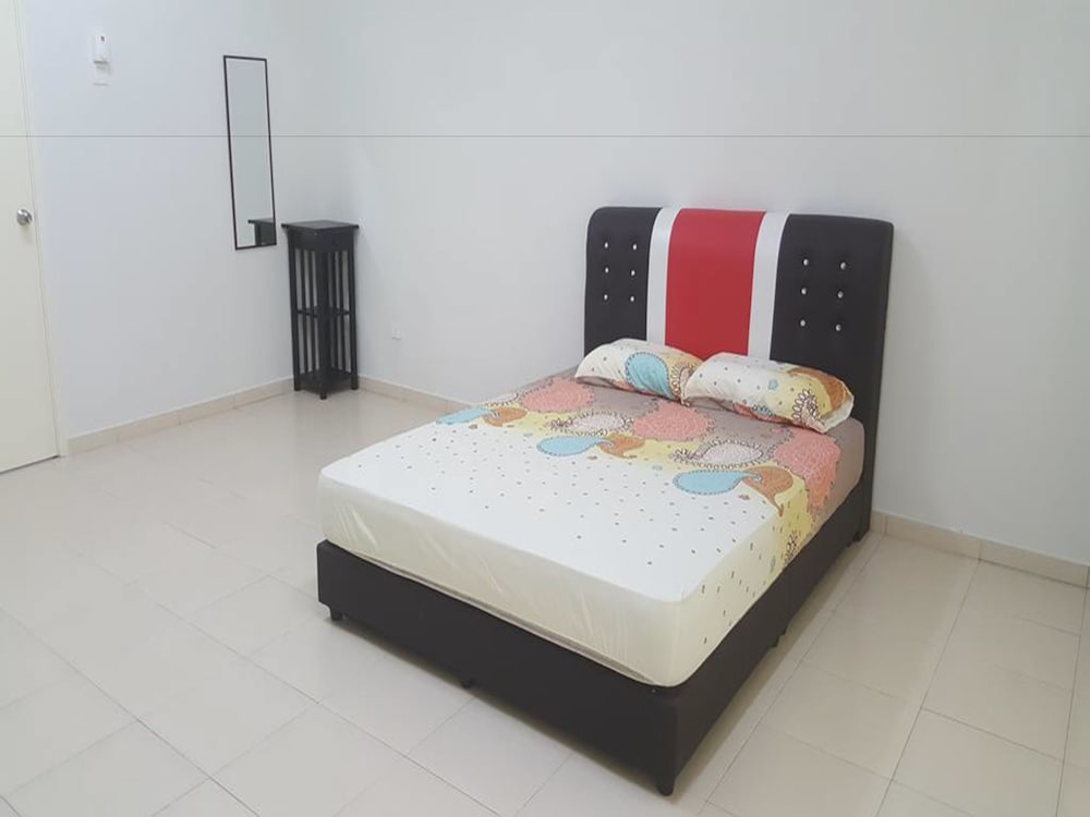 House, 4 Bedrooms photo 2
