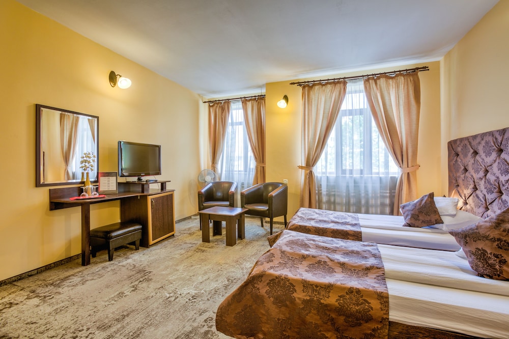 Standard Twin Room - Photo 4