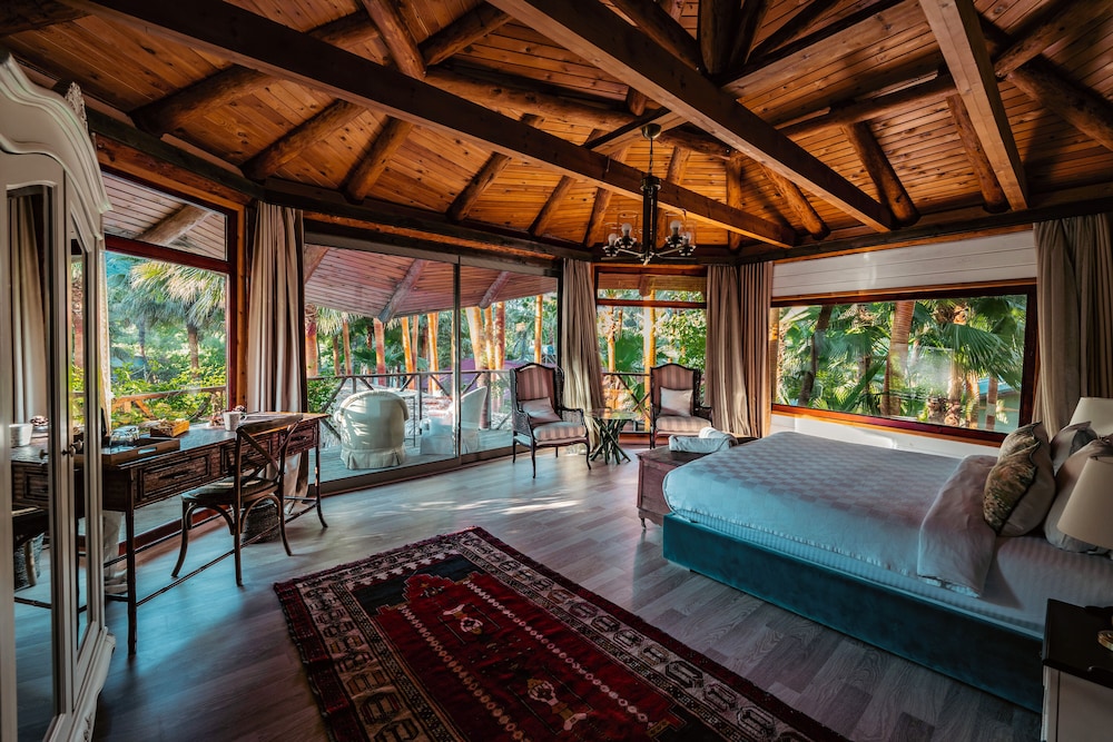 Honeymoon Room