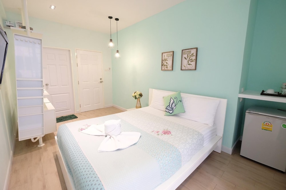 Standard Room (No View) photo 3