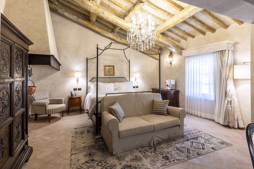 Premium Suite - Photo 10