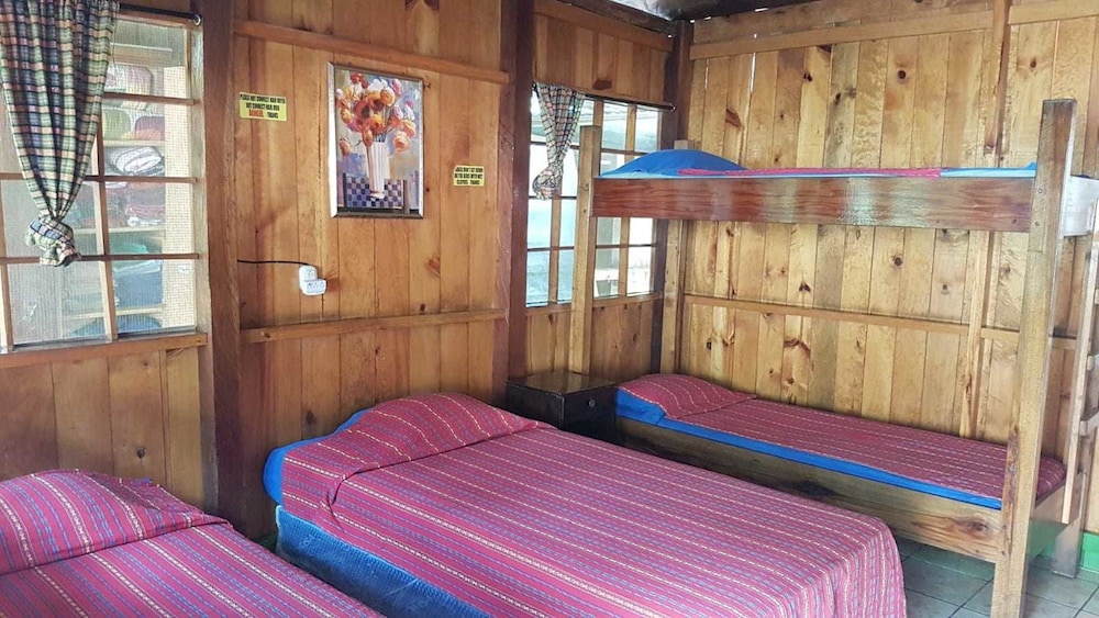 Standard Quadruple Room, Private Bathroom (2 Single and 1 Bunk Bed) photo 3