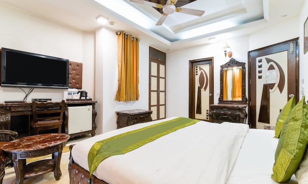 Deluxe Room, 1 King Bed, City View