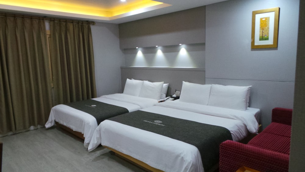 Family Twin Room - Photo 5