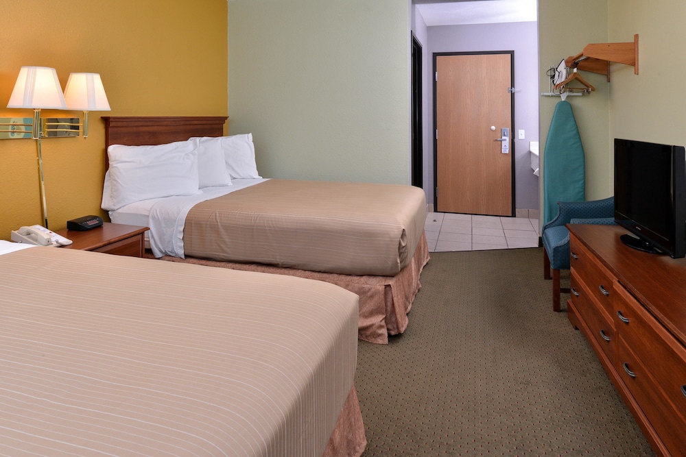 Room, 2 Queen Beds - Photo 3