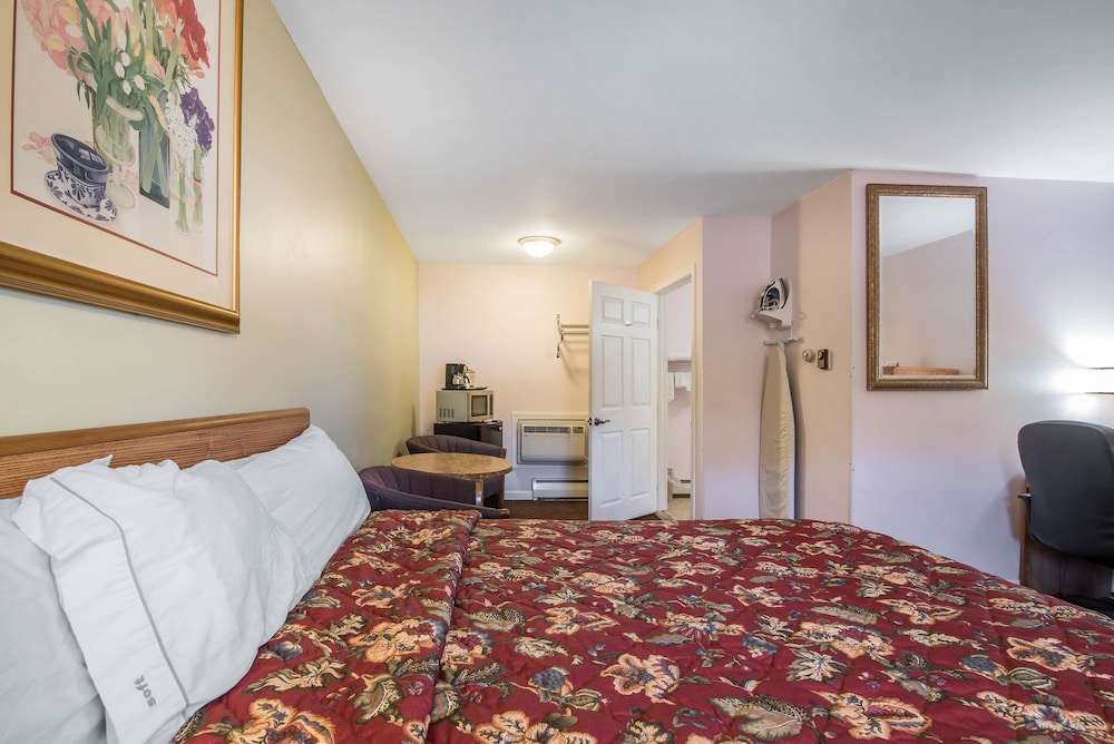 Standard Room, 1 King Bed, Non Smoking - Photo 1