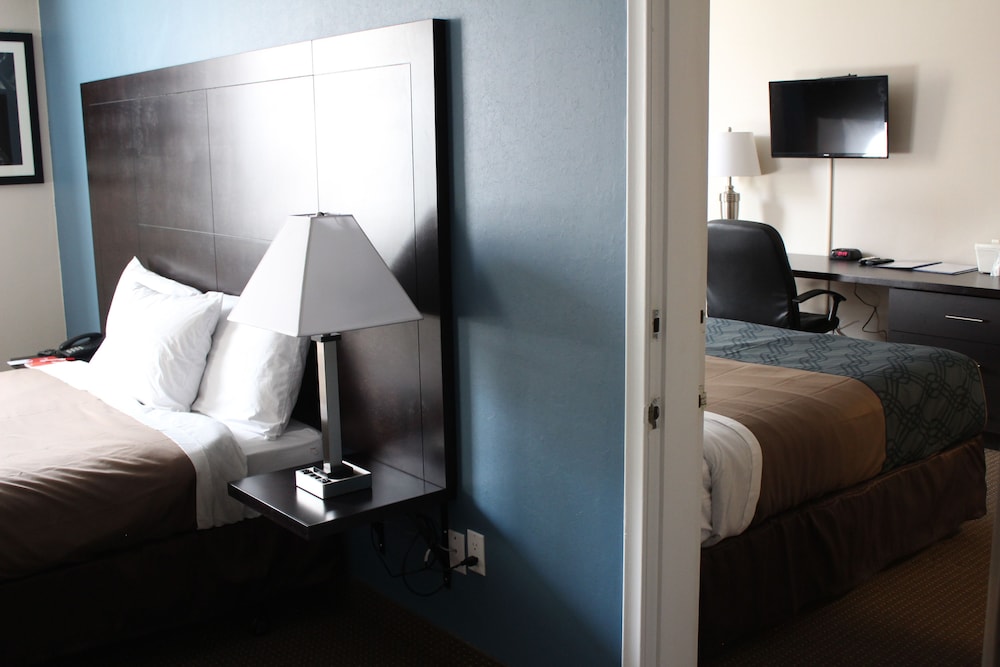 Standard Room, 2 Double Beds, Non Smoking - Photo 8