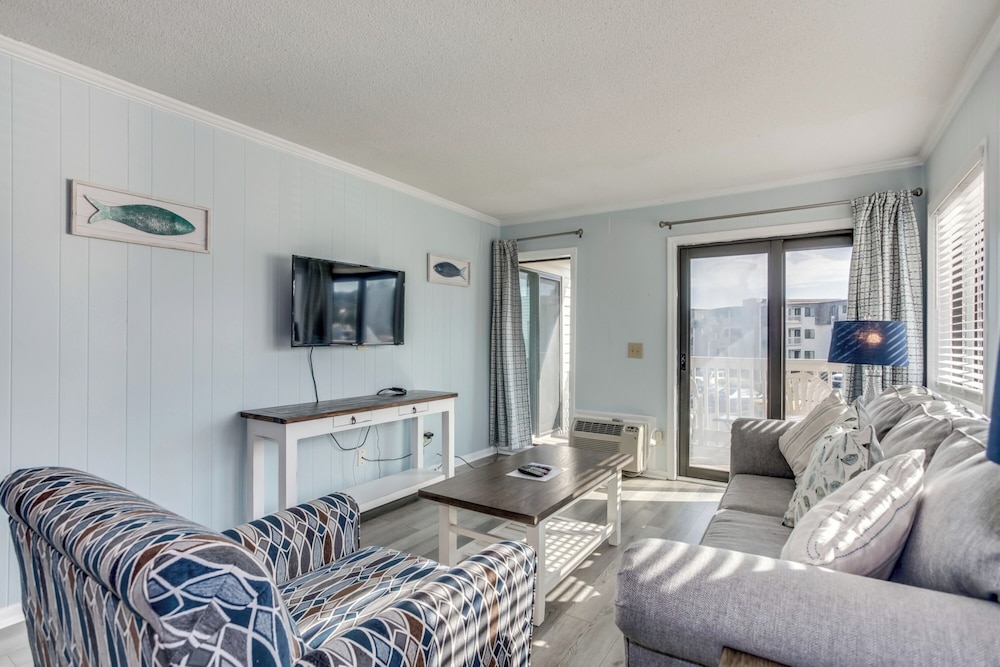 Comfort Condo, 2 Bedrooms, Balcony, Ocean View