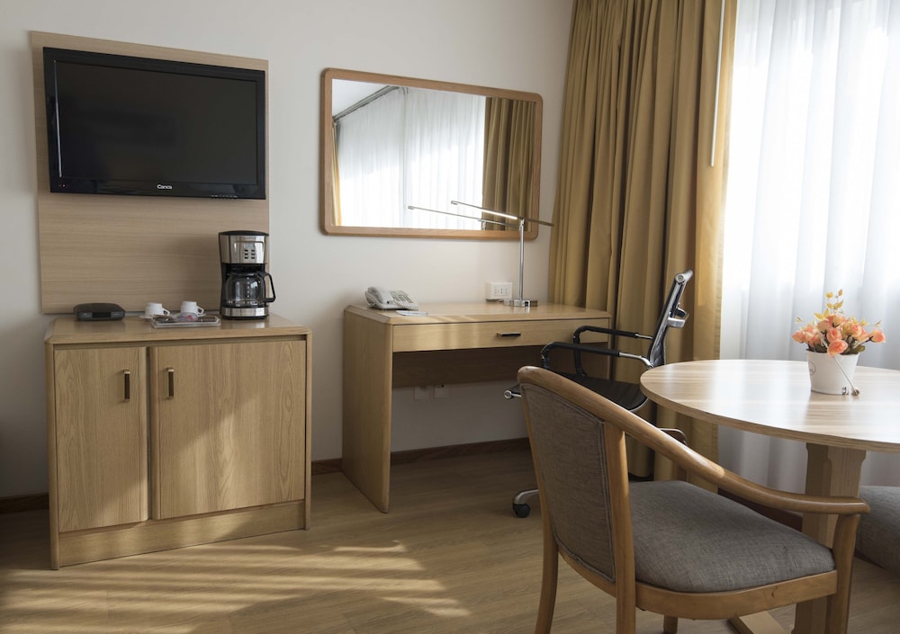 Standard Room, 2 Queen Beds, Smoking - Photo 11