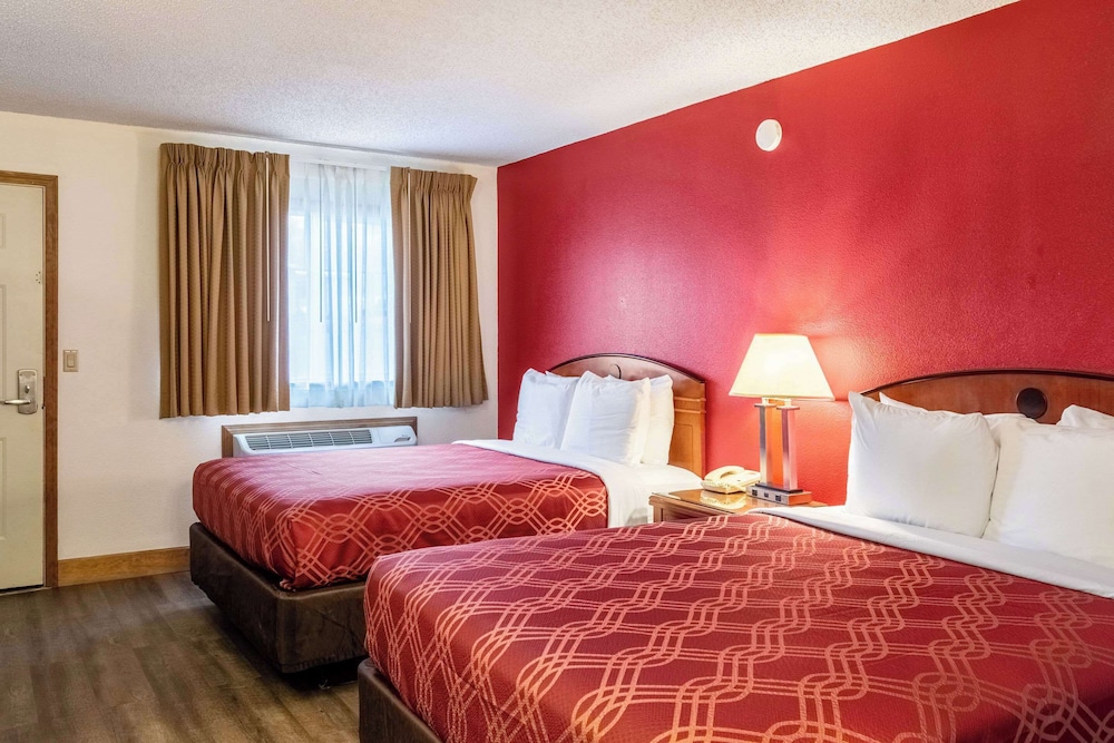 Standard Room, 2 Queen Beds - Photo 9