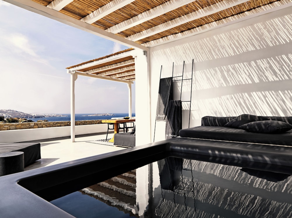 Bohemian Sunset & Sea View Suite with Outdoor Hot Tub