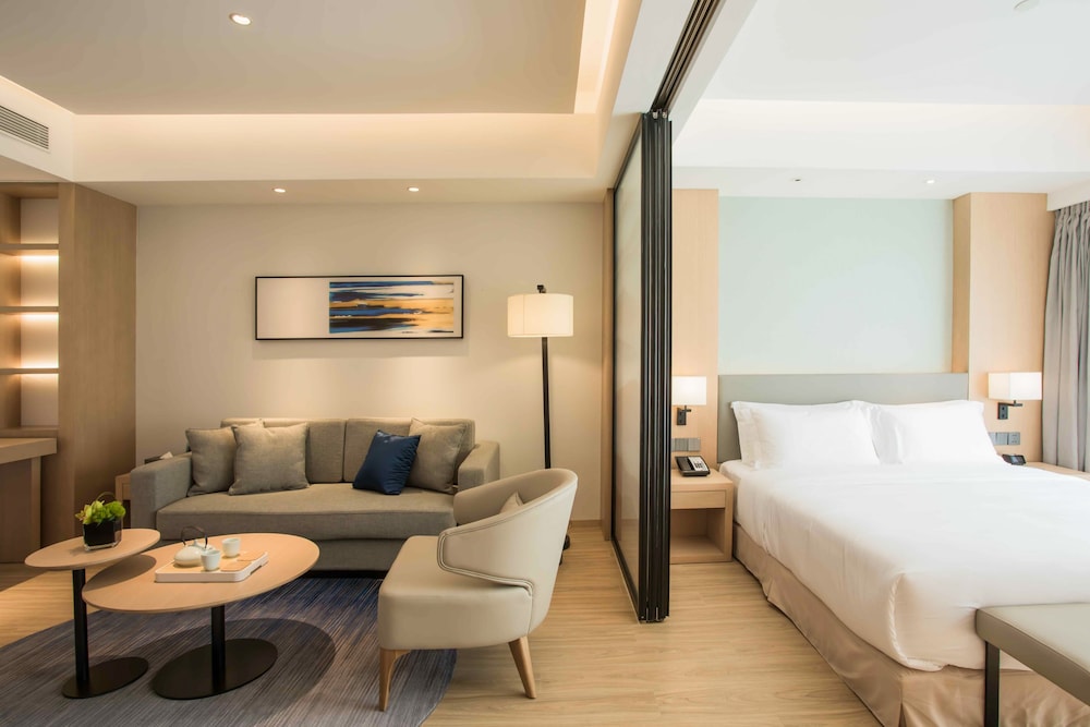 Suite, 1 Bedroom - Photo 6