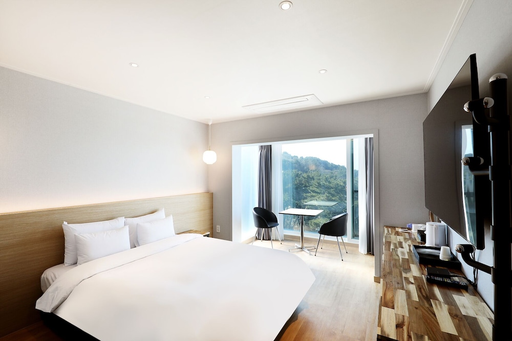 Deluxe Double Room, 1 Queen Bed photo 3