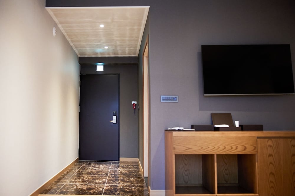 Premium Suite - Photo 6