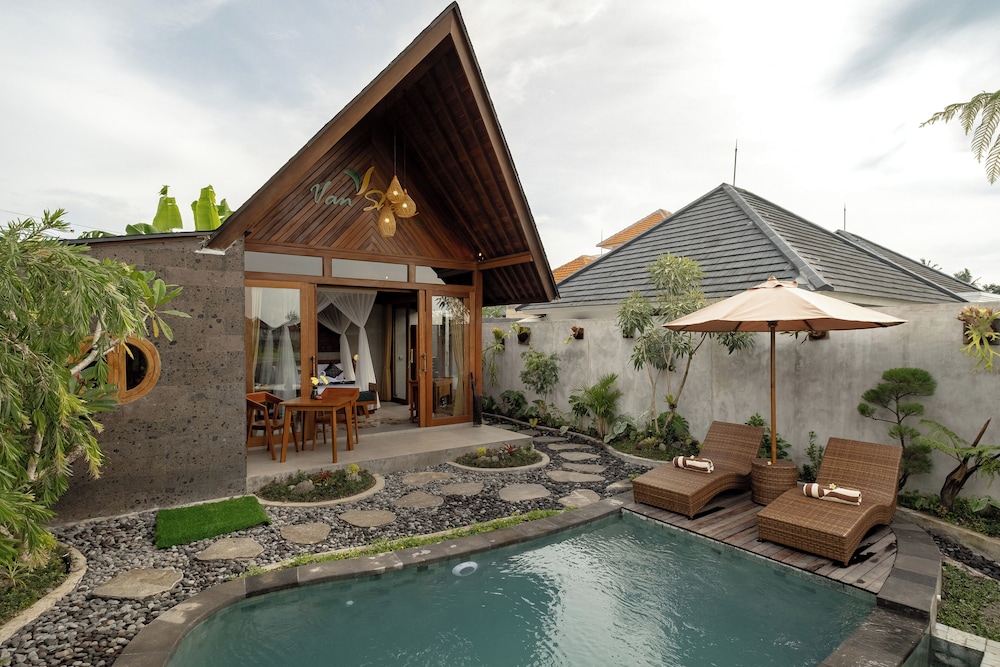 One Bedroom Wooden Pool Villa