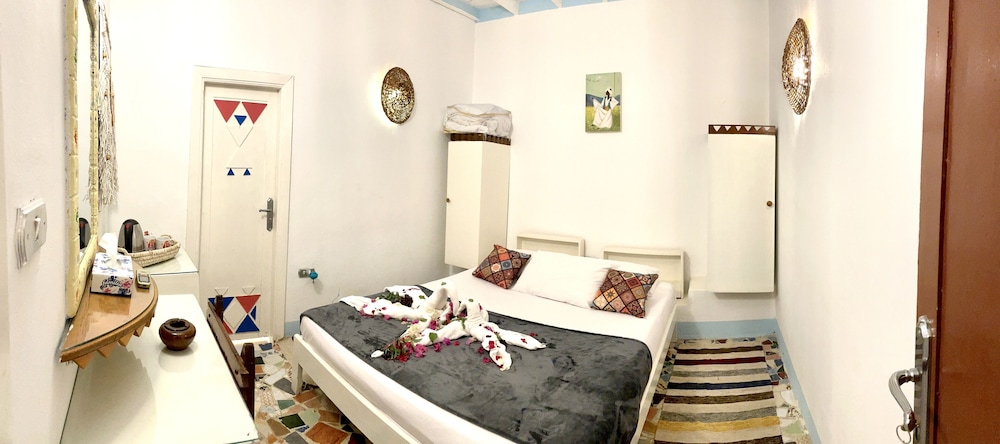 Standard Room, 1 Queen Bed, Ensuite photo 1