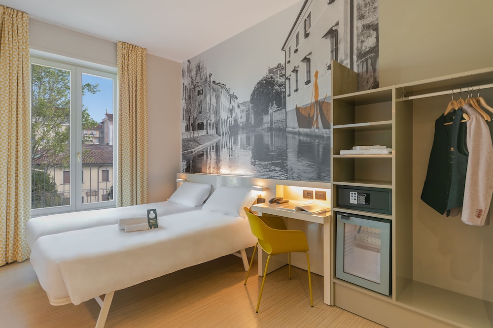 Twin Room, Accessible photo 2