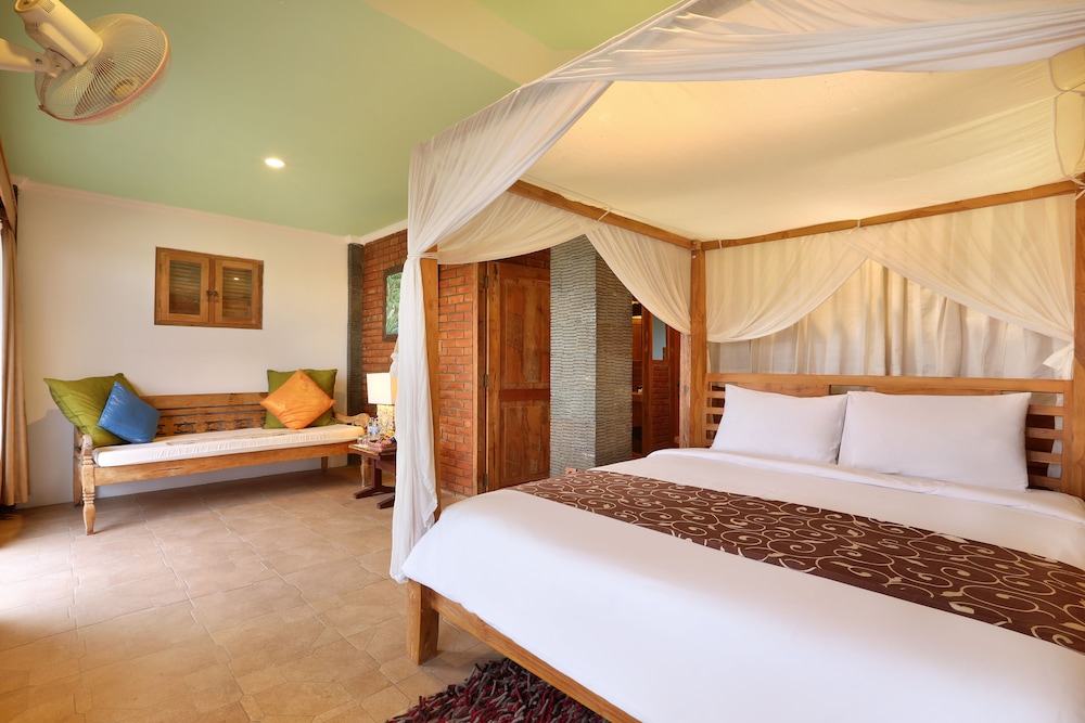 Standard Single Room, 1 Queen Bed, Garden View photo 2