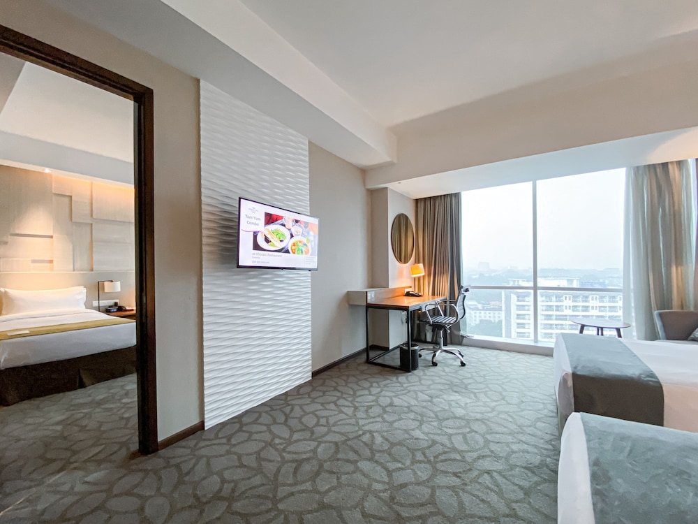 Premium Room, Multiple Beds, Accessible, Club Lounge Access