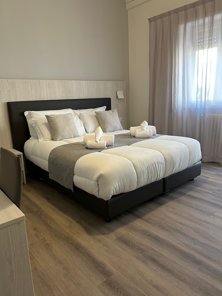 Classic Double or Twin Room, Balcony