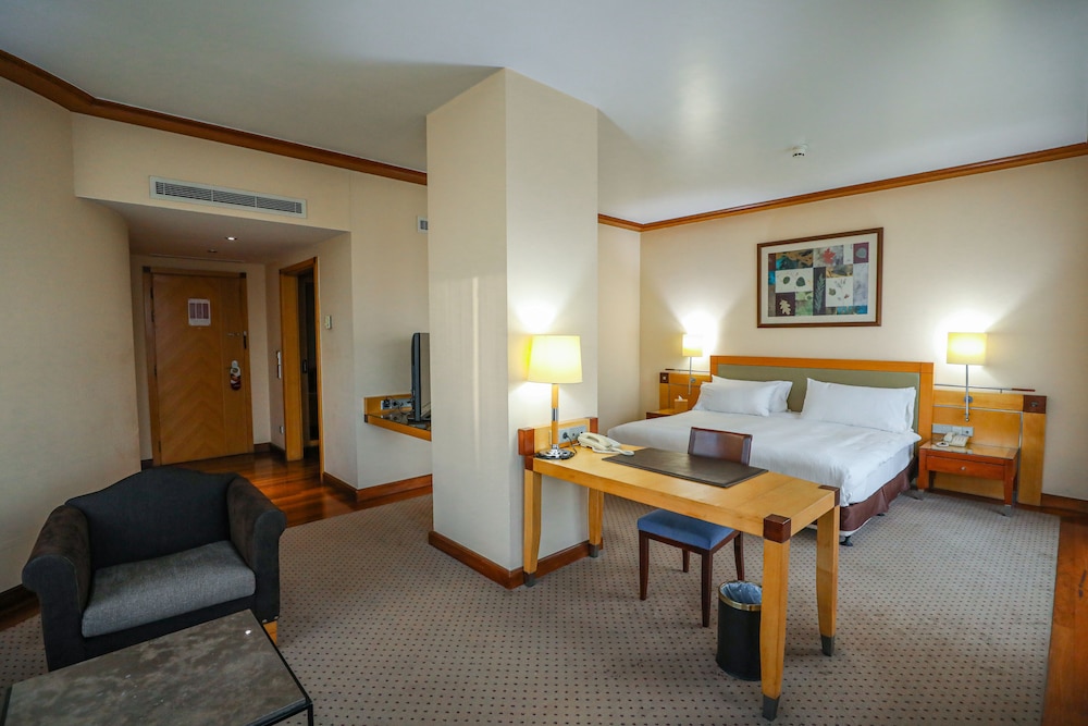 Suite, 1 Bedroom - Photo 2