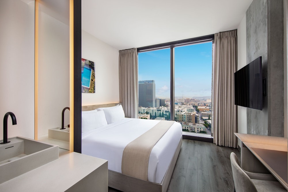 Standard Room, 1 King Bed (Hearing Accessible)