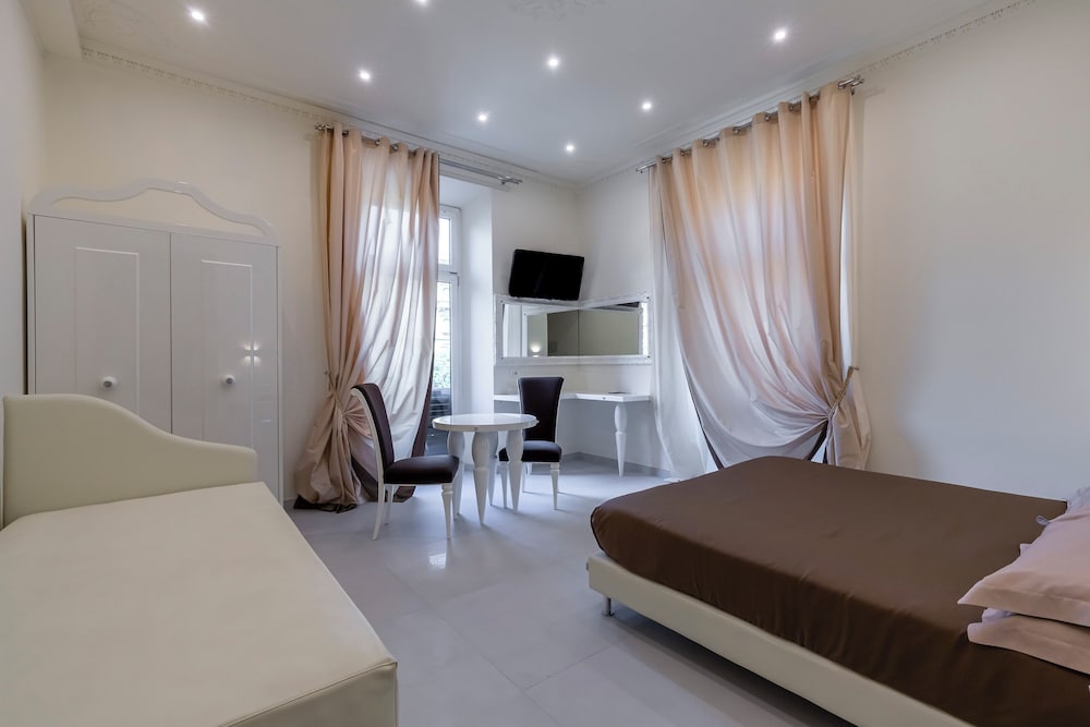 Quadruple Room - Photo 26