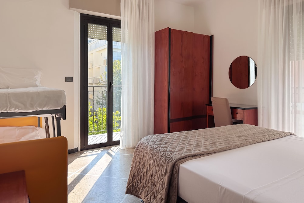 Standard Quadruple Room - Photo 6