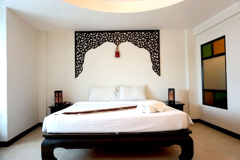 Superior Room, Pool View