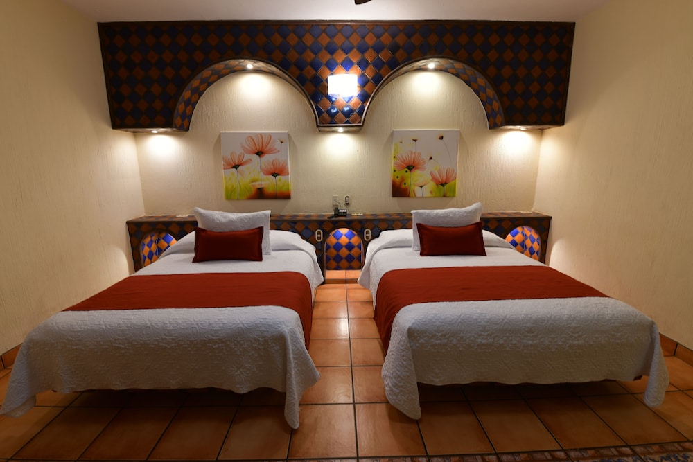 Standard Double Room, 2 Queen Beds, Accessible photo 2