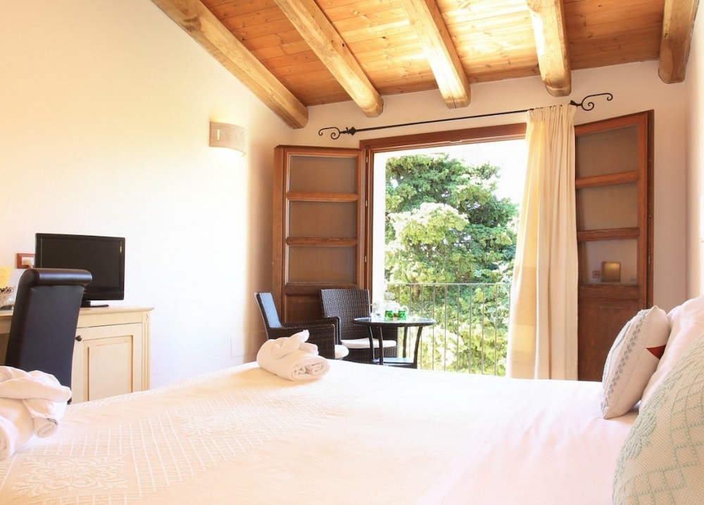 Deluxe Double Room, Garden View - Photo 6